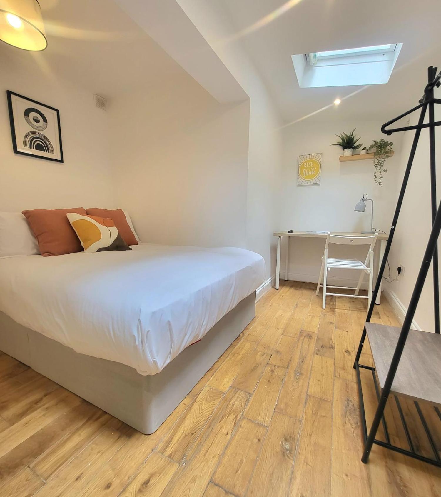 Casa de hóspedes En-suite Double - Leytonstone E11 *