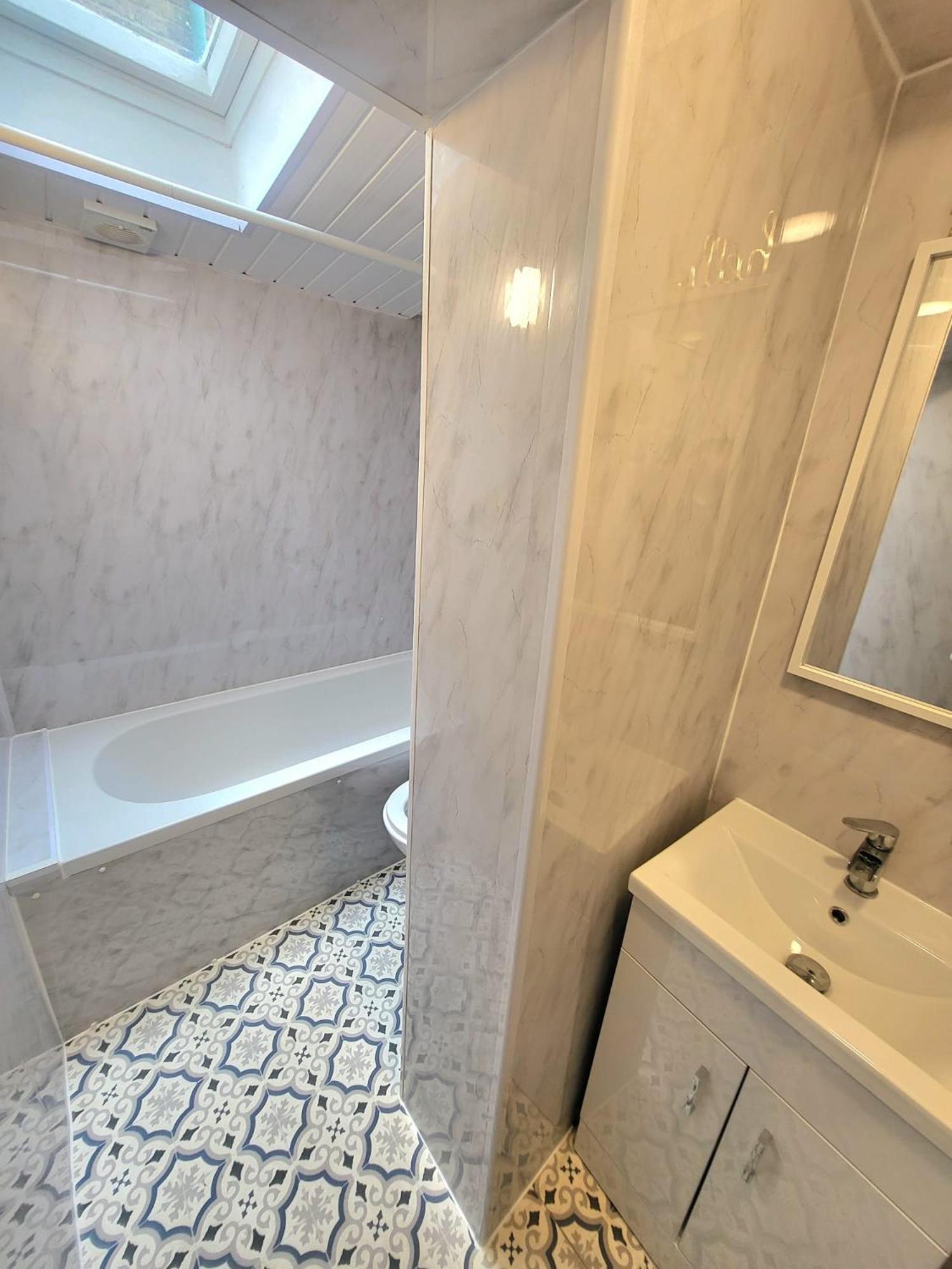 Casa de hóspedes En-suite Double - Leytonstone E11 *