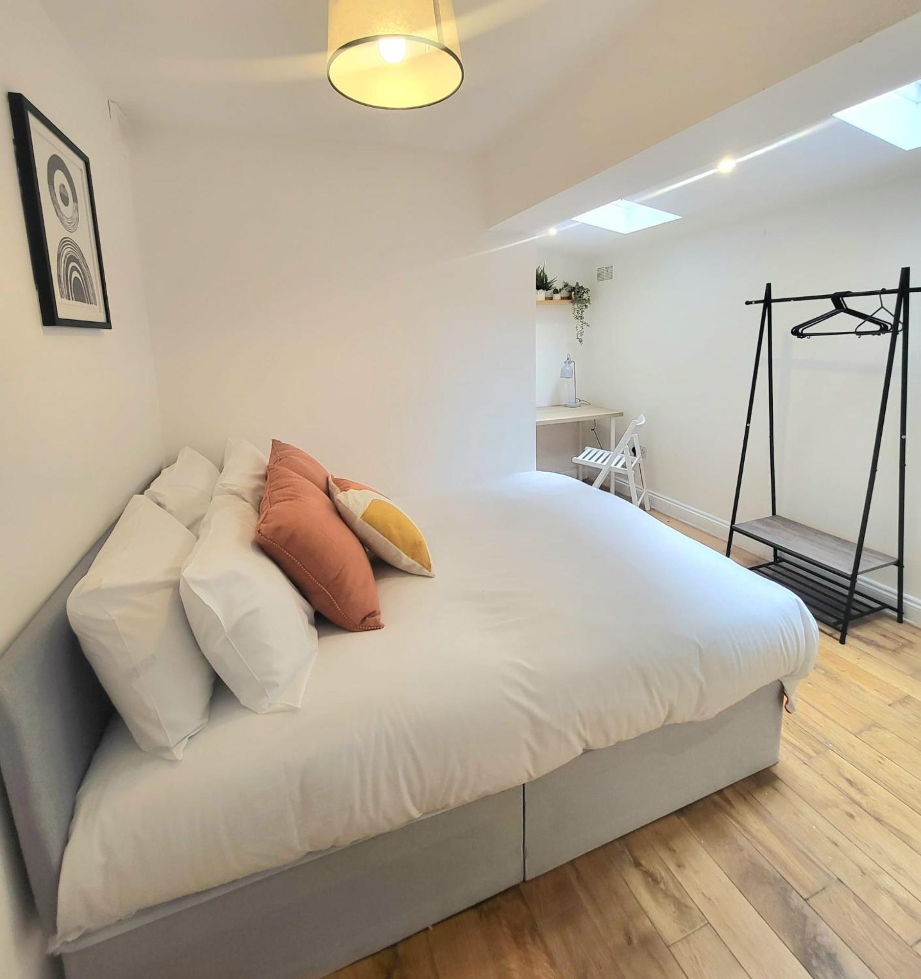 Casa de hóspedes En-suite Double - Leytonstone E11 *