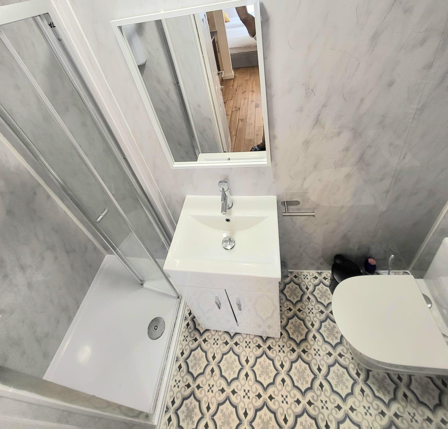 Casa de hóspedes En-suite Double - Leytonstone E11 *