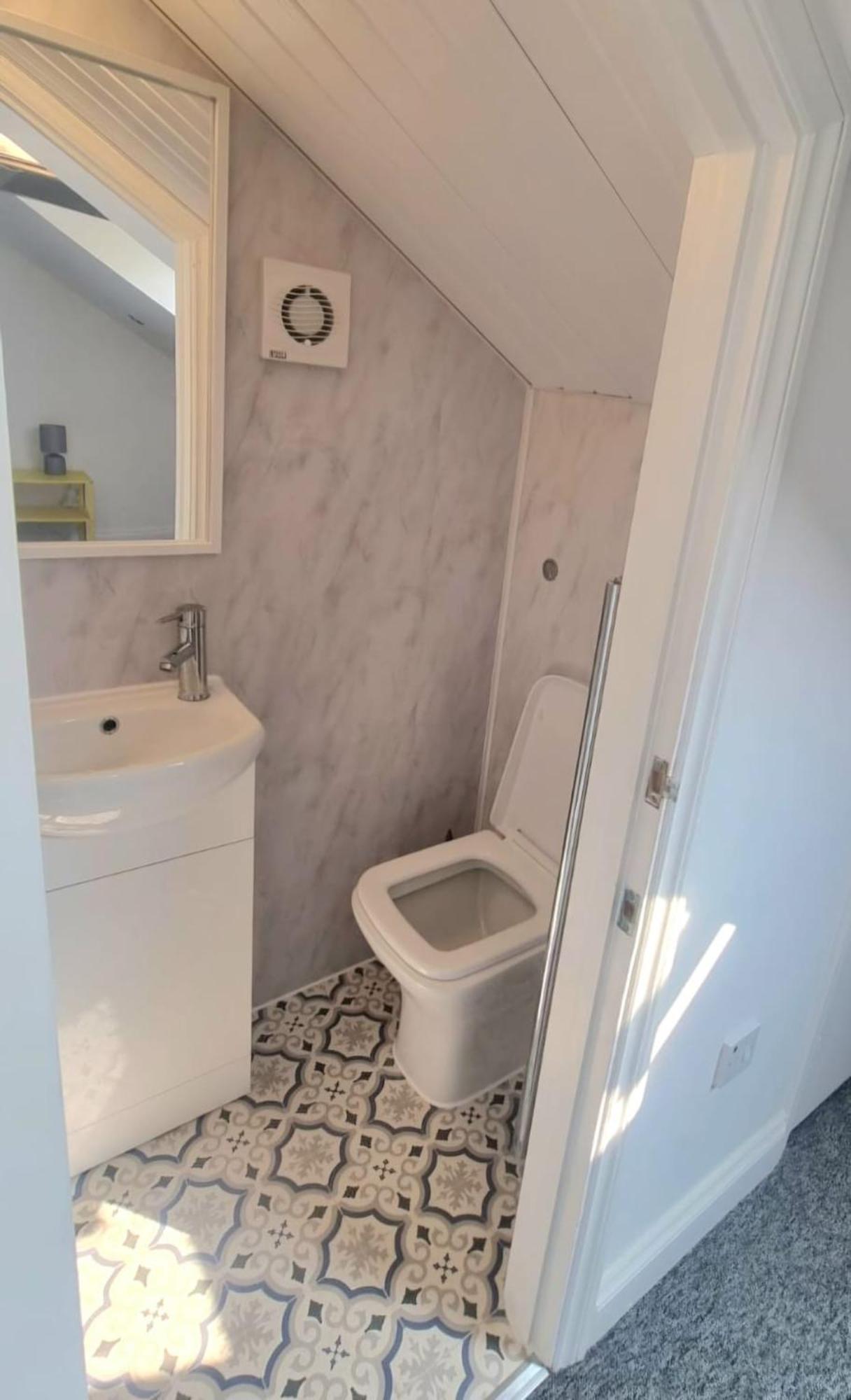 Casa de hóspedes En-suite Double - Leytonstone E11 *
