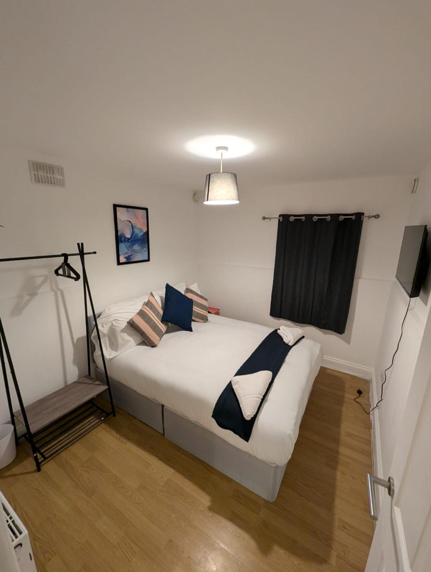 Casa de hóspedes En-suite Double - Leytonstone E11 *